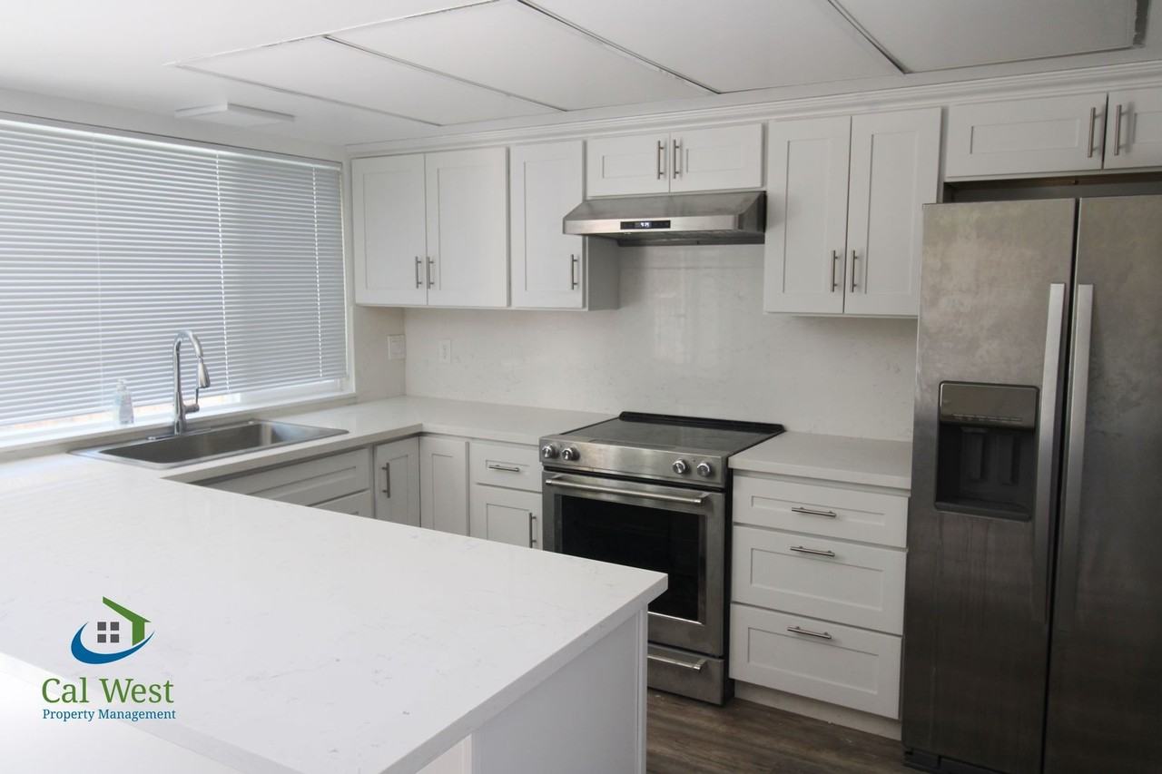 7102 Indian Wells Ct - Photo 3 of 15