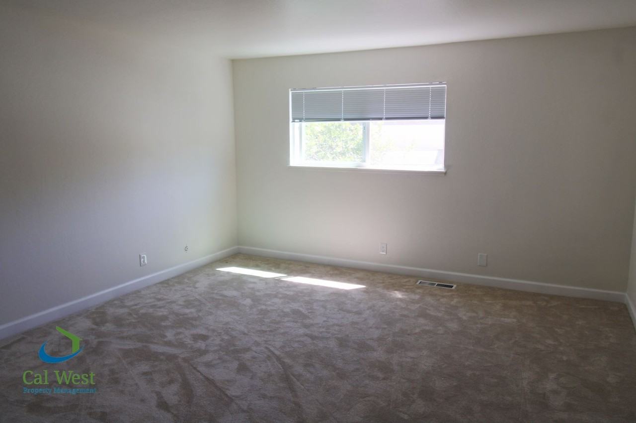 7102 Indian Wells Ct - Photo 6 of 15