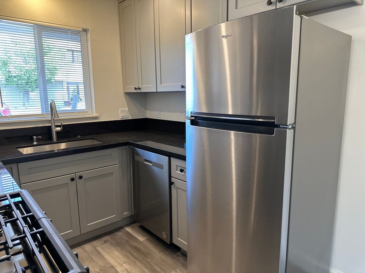 796 Moran St - Photo 5 of 19