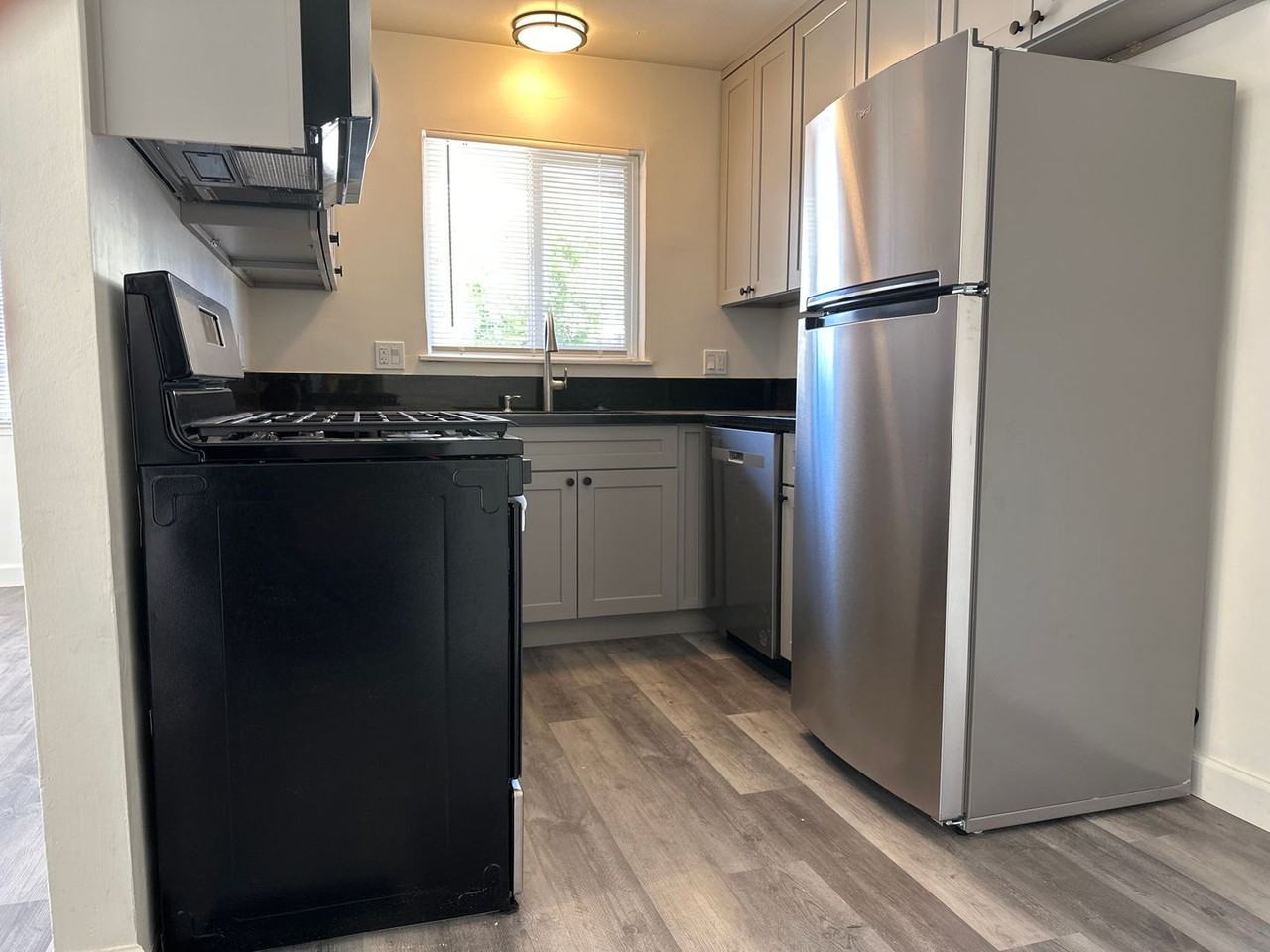 796 Moran St - Photo 6 of 19
