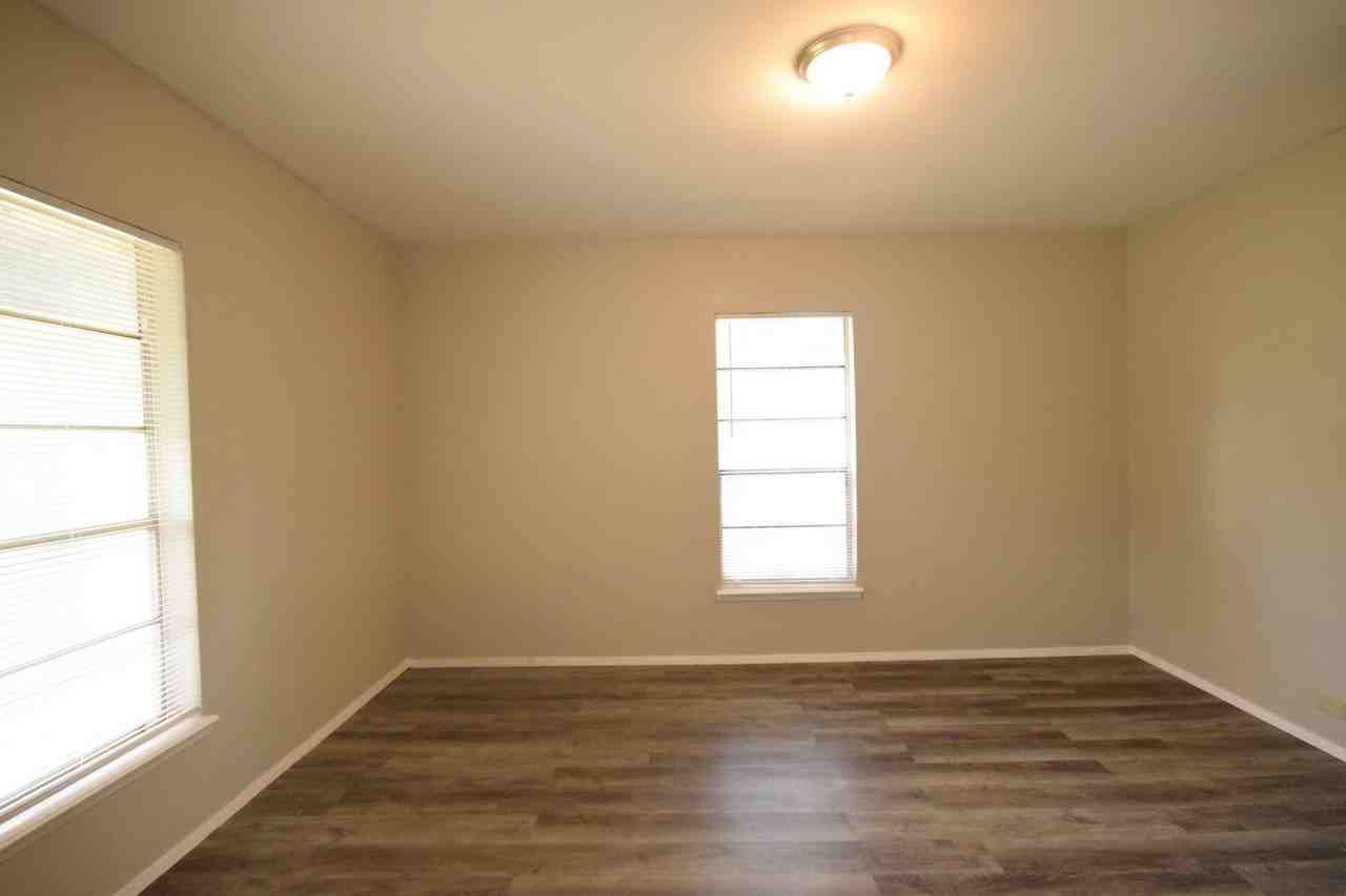 2909 A & 2909 B  BONHAM - Photo 2 of 11