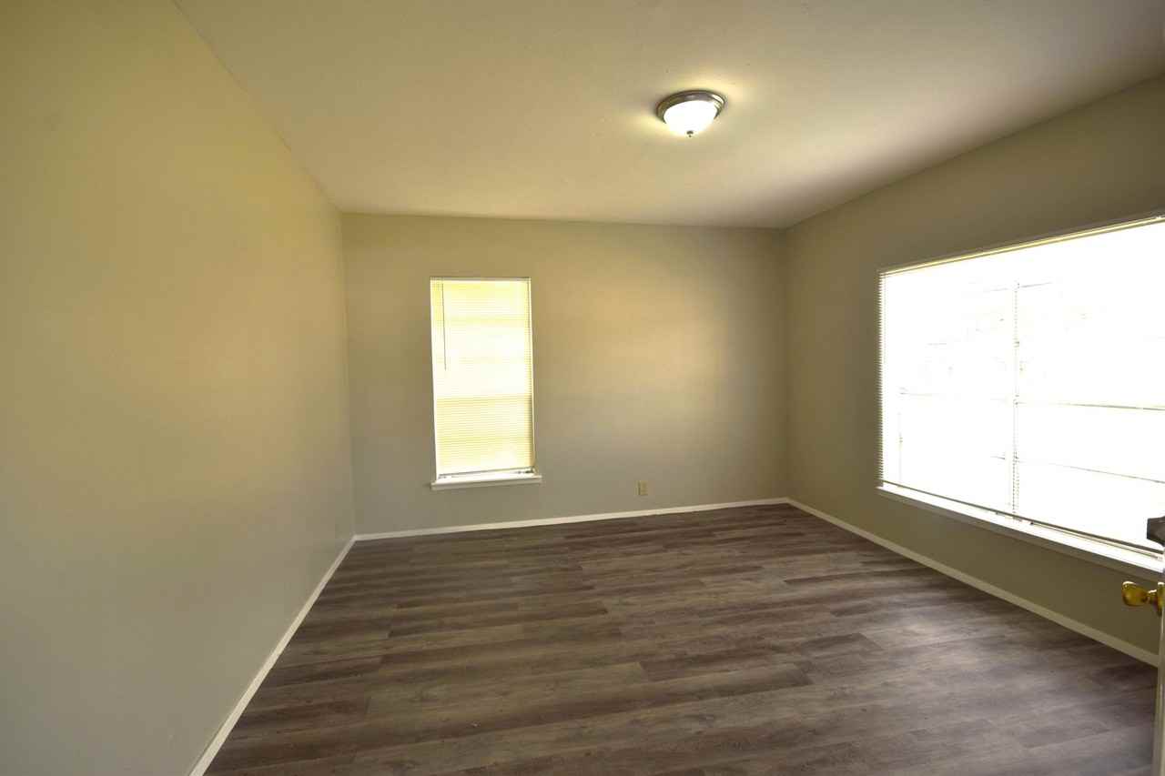 2909 A & 2909 B  BONHAM - Photo 3 of 11