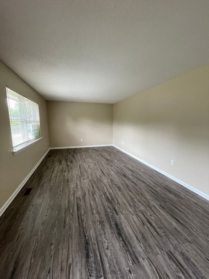 6005 Hillcrest Dr - Photo 3 of 17