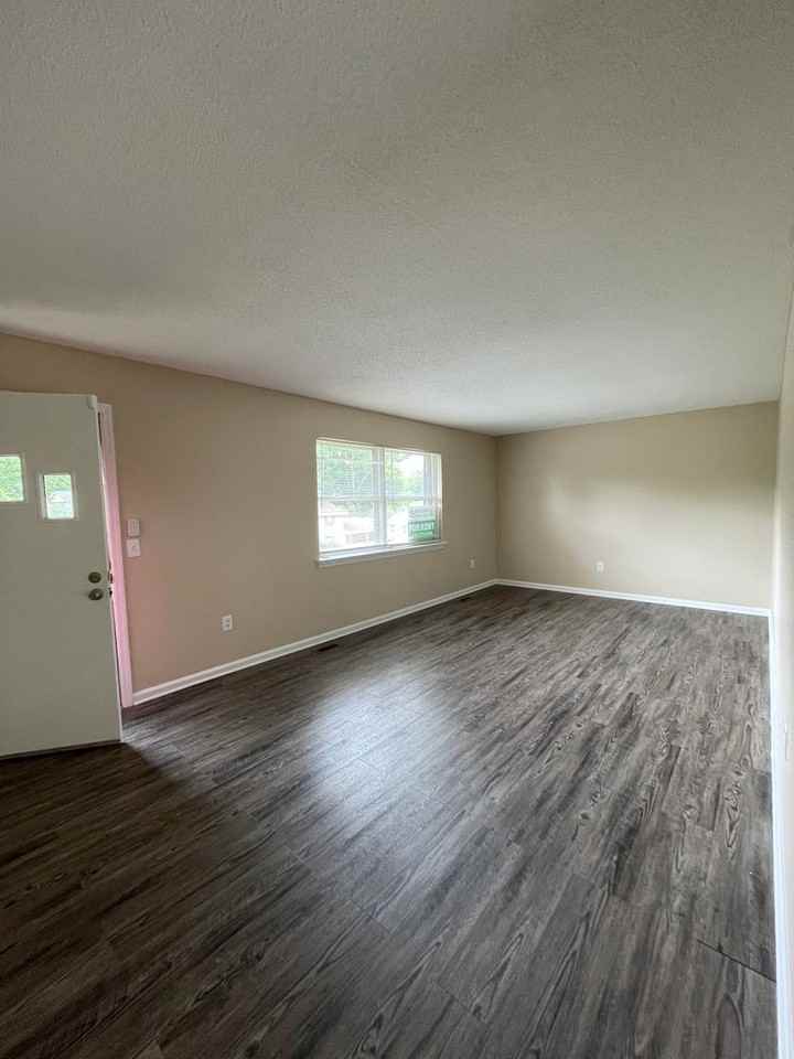 6005 Hillcrest Dr - Photo 4 of 17