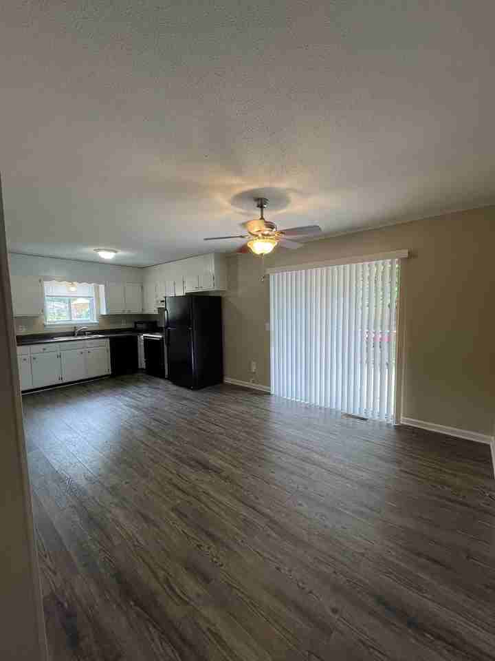 6005 Hillcrest Dr - Photo 5 of 17