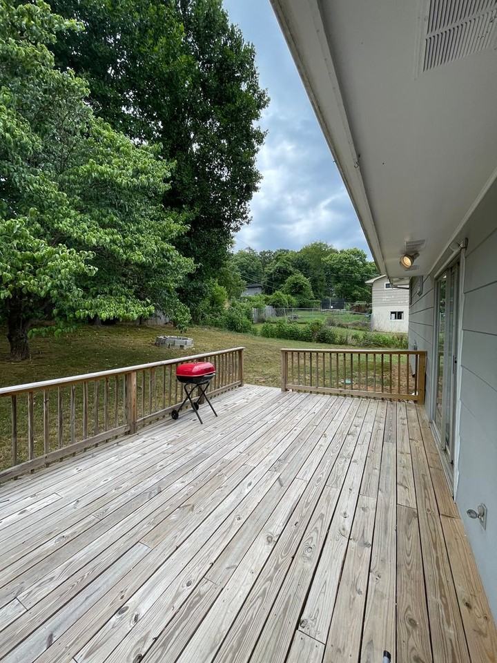 6005 Hillcrest Dr - Photo 7 of 17