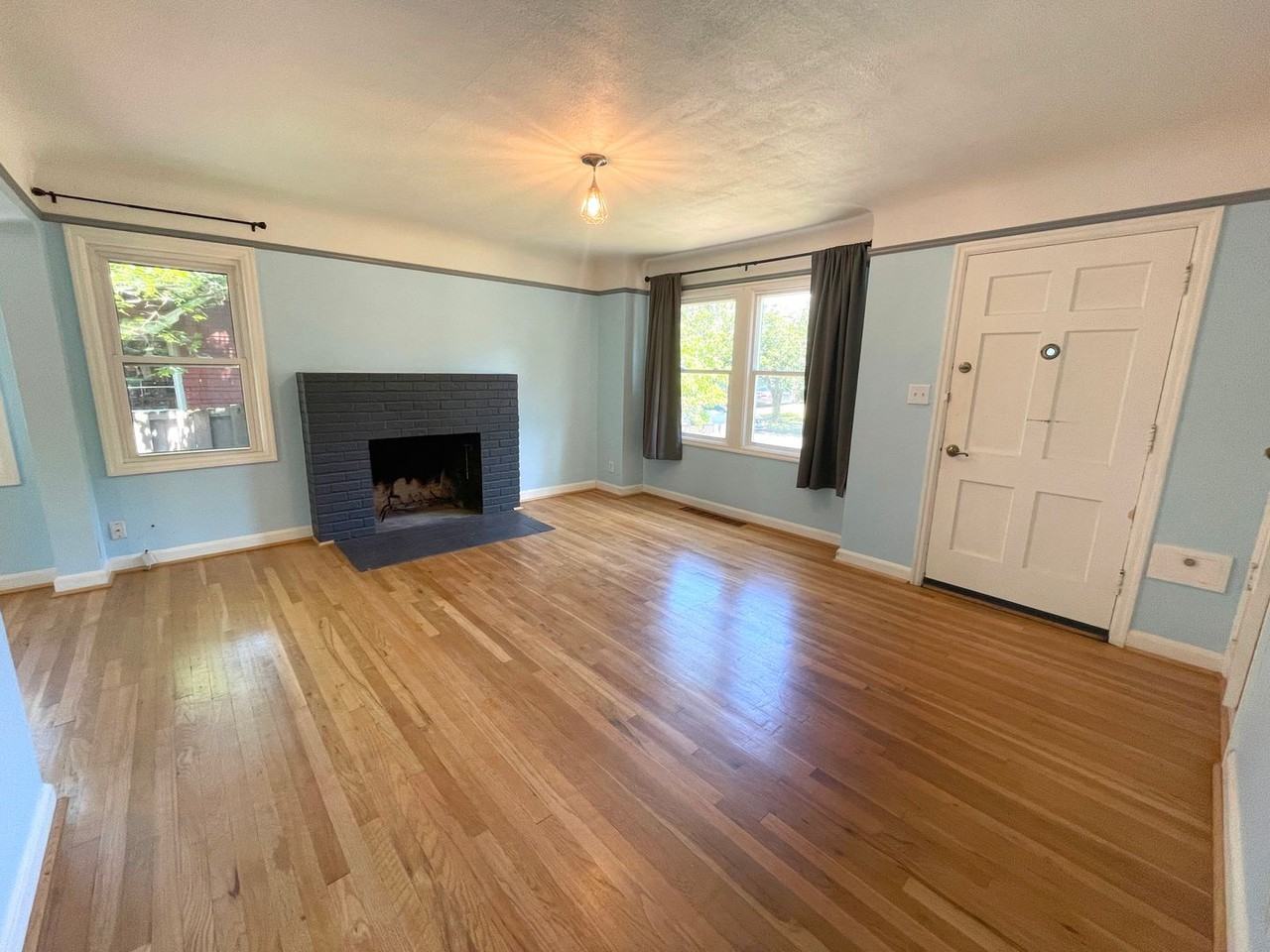 7015 N Greenwich Ave - Photo 2 of 28