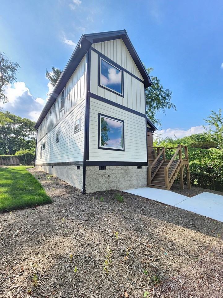 108 Tracy Ave - Photo 2 of 35