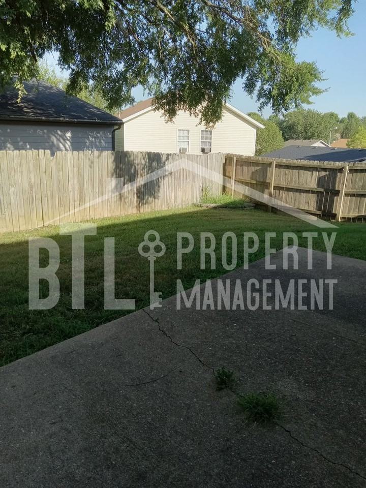 240 Fox Ridge Rd - Photo 2 of 8