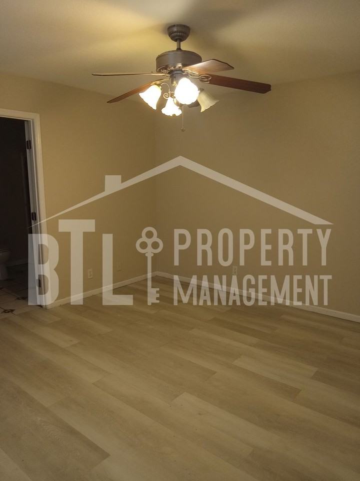 240 Fox Ridge Rd - Photo 3 of 8