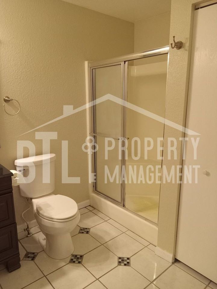 240 Fox Ridge Rd - Photo 4 of 8