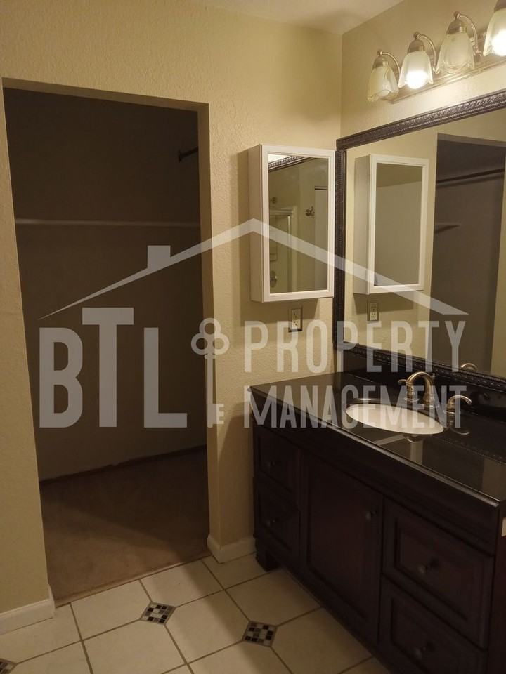 240 Fox Ridge Rd - Photo 5 of 8