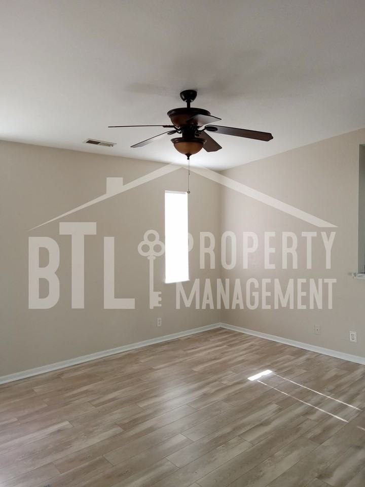 240 Fox Ridge Rd - Photo 6 of 8
