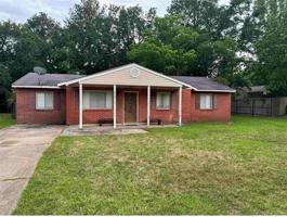 featured image of 4121 Yorkshire Ln