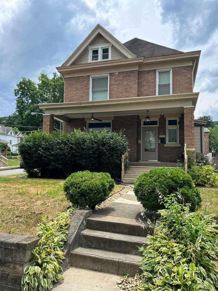 Prime Student Housing: Spacious 5 - Photo 2 of 50