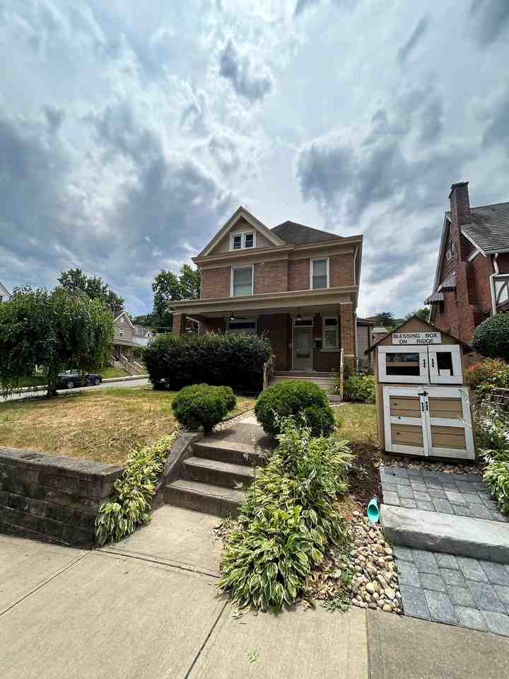 Prime Student Housing: Spacious 5 - Photo 4 of 50