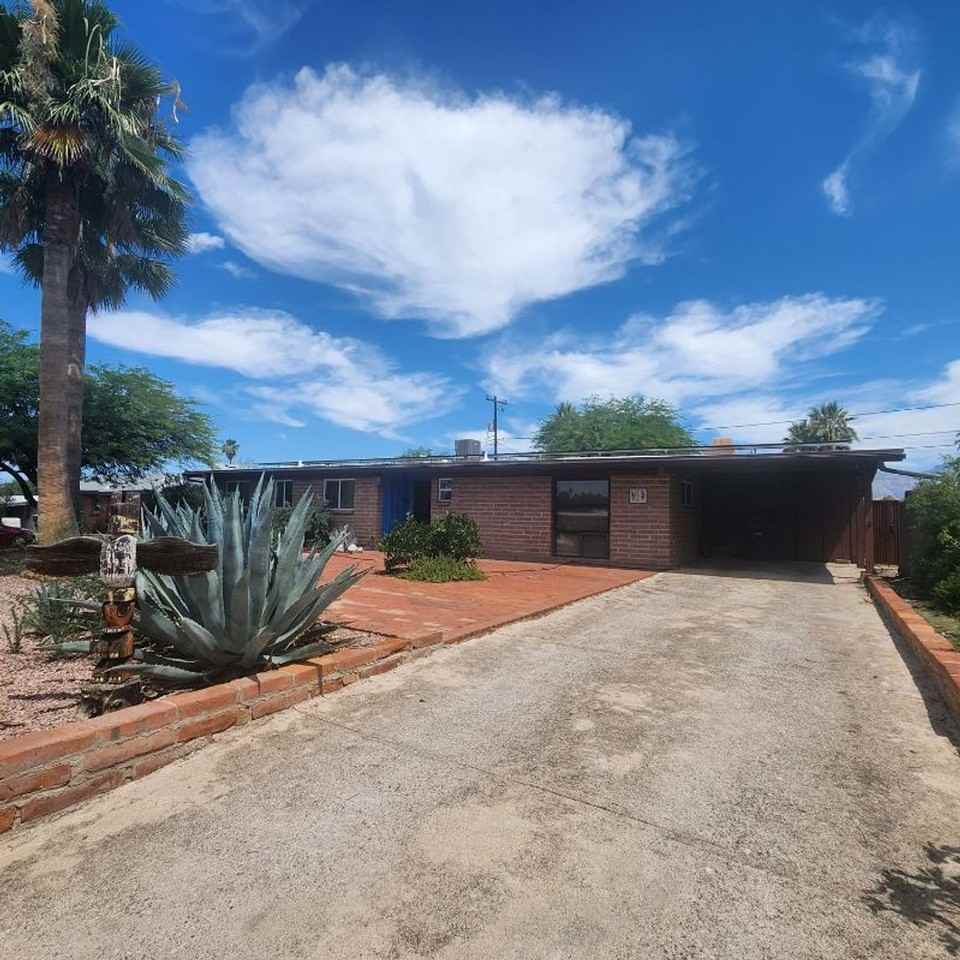 5433 E 6th St - Photo 2 of 26