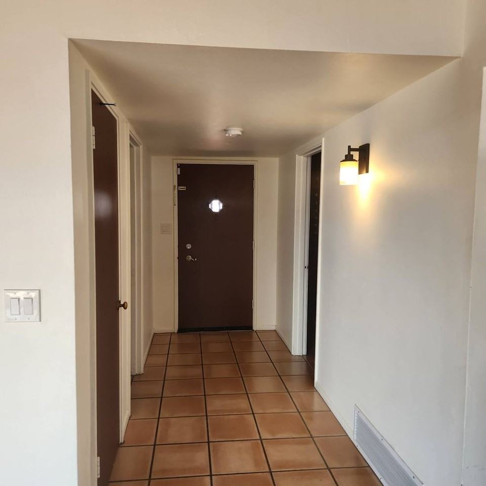 5433 E 6th St - Photo 3 of 26