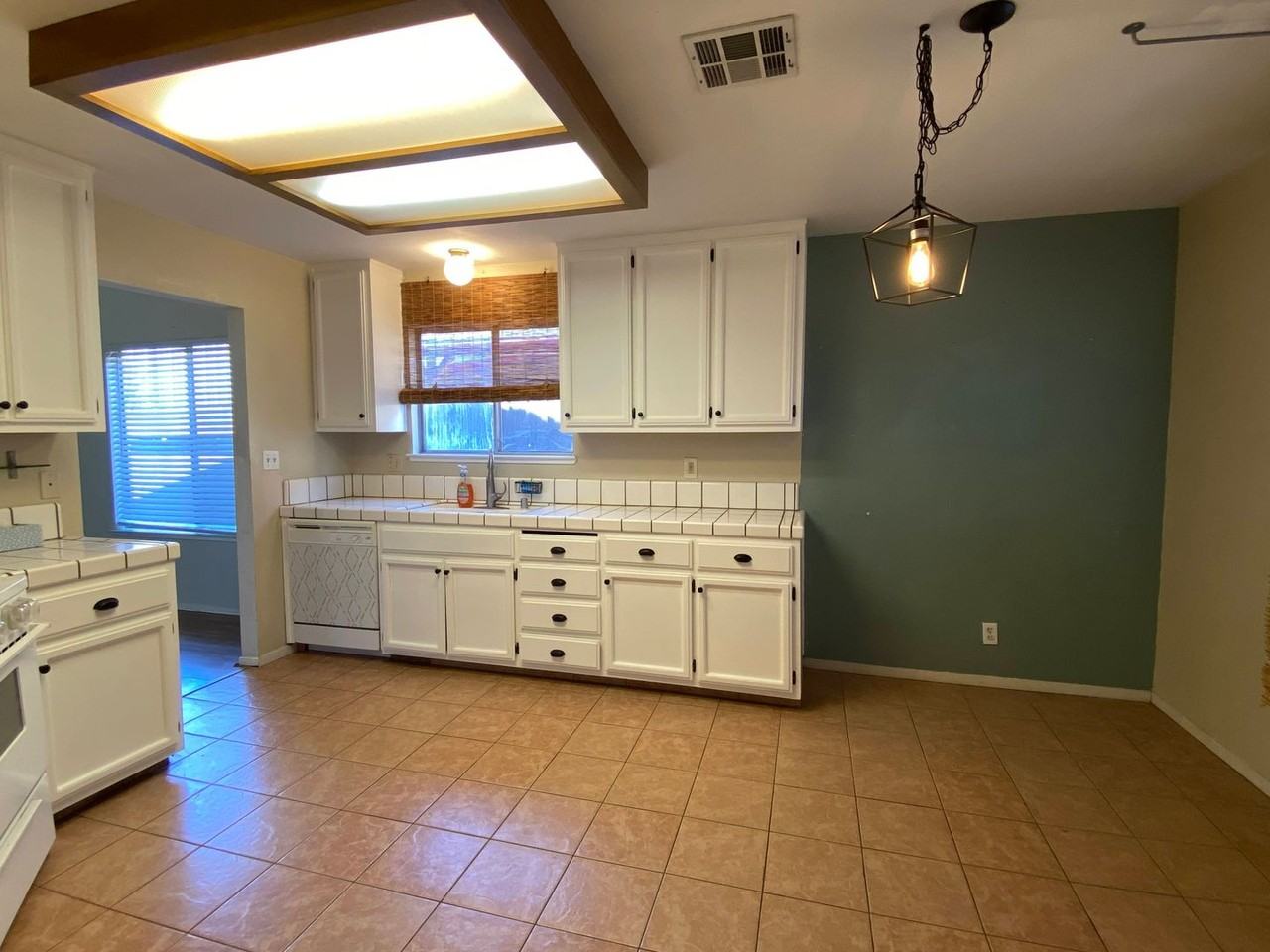 1307 Guting Dr - Photo 3 of 21