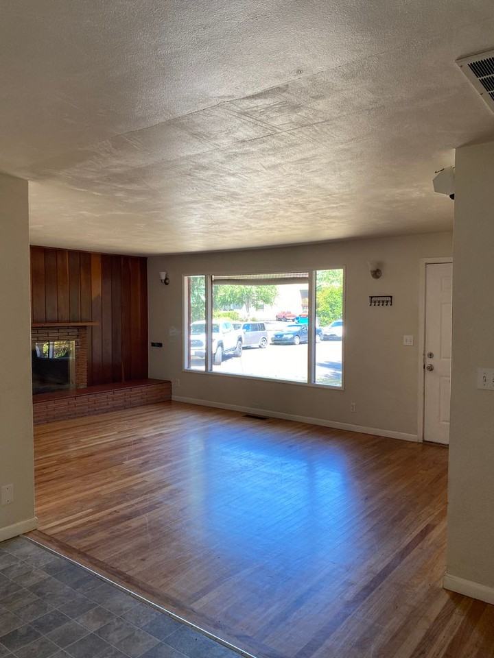 1115 Nw 20th St - Photo 3 of 21