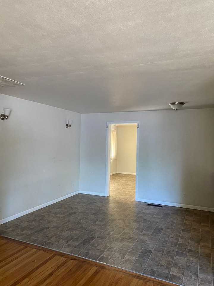 1115 Nw 20th St - Photo 4 of 21