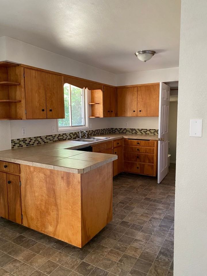 1115 Nw 20th St - Photo 7 of 21