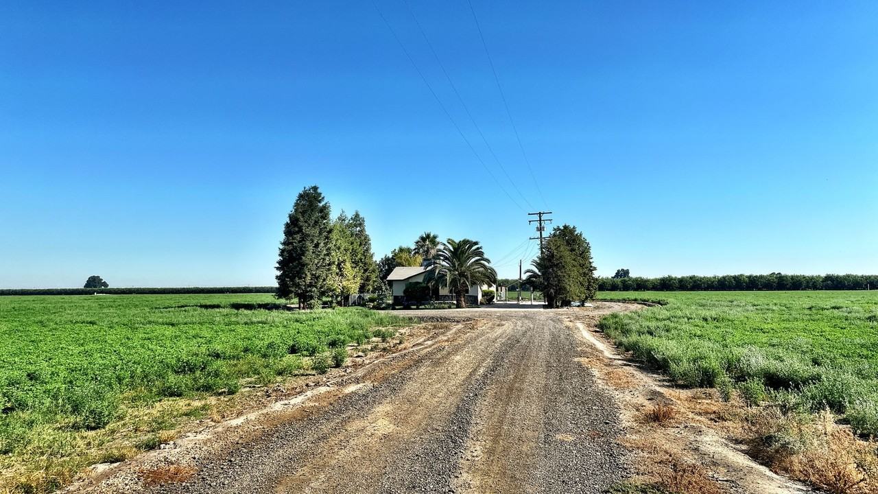 7296 Avenue 232 - Photo 4 of 17