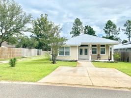 featured image of 210 Pines St