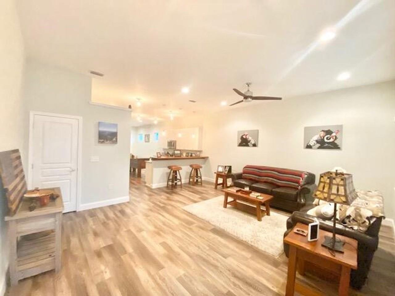 210 Pines St - Photo 5 of 29