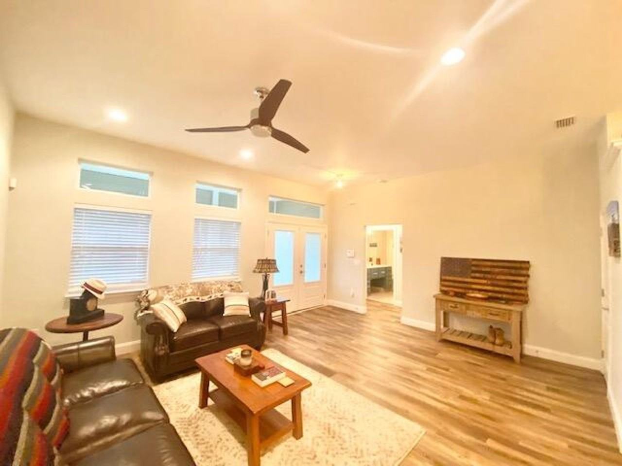 210 Pines St - Photo 6 of 29