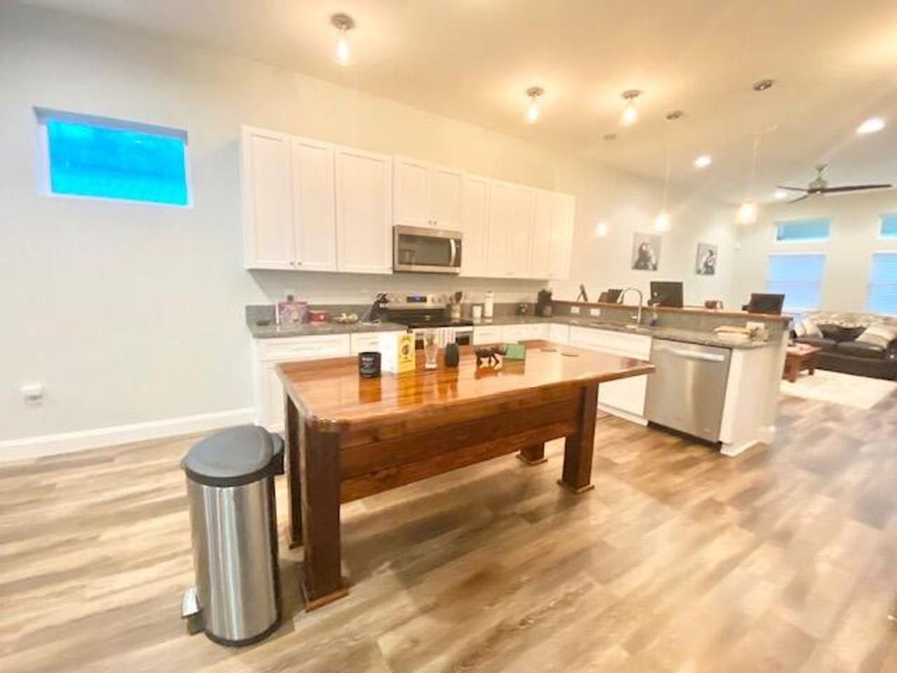 210 Pines St - Photo 7 of 29
