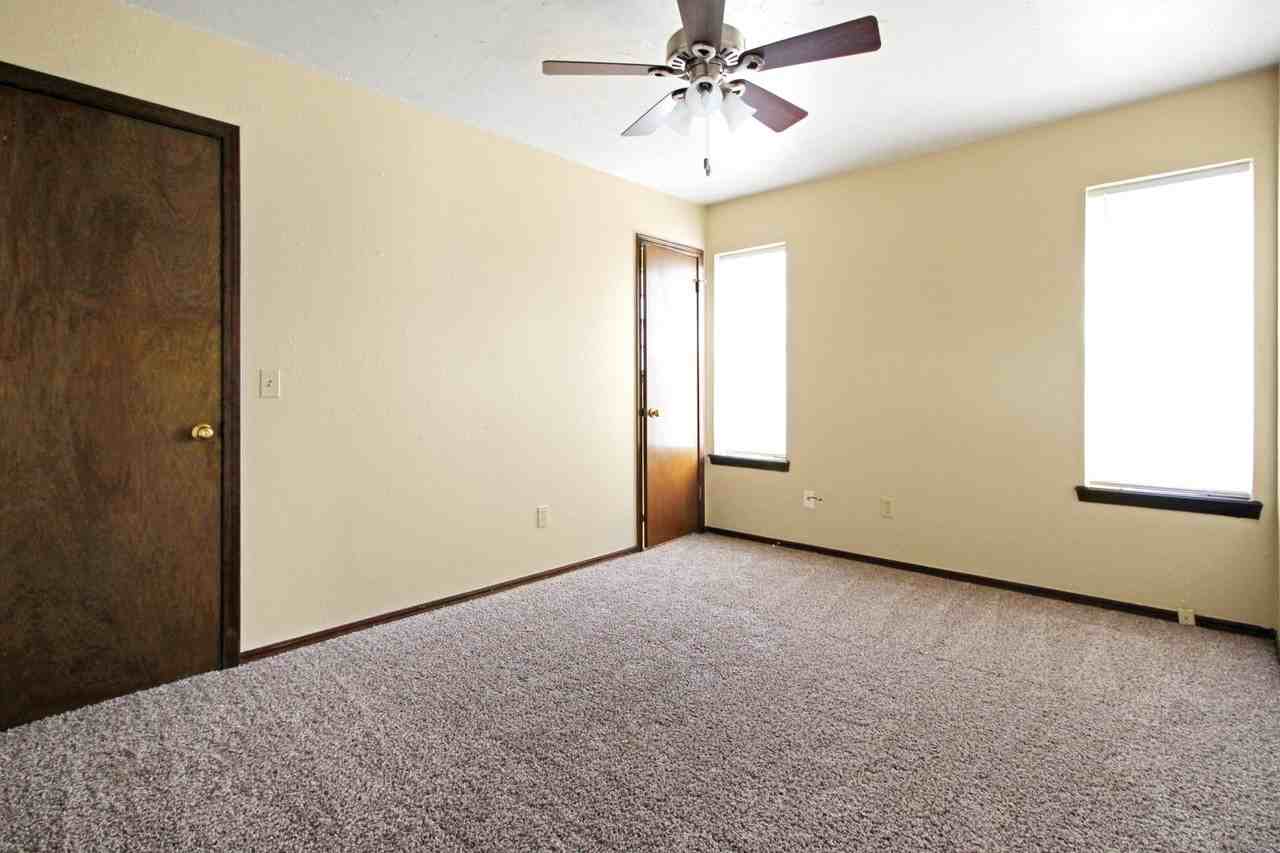 809 W 8th St - Photo 2 of 11