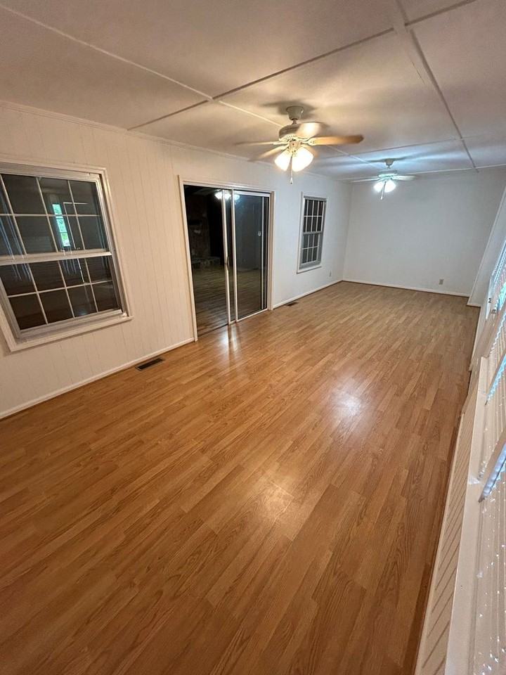 1609 Oak Grove Rd - Photo 4 of 8