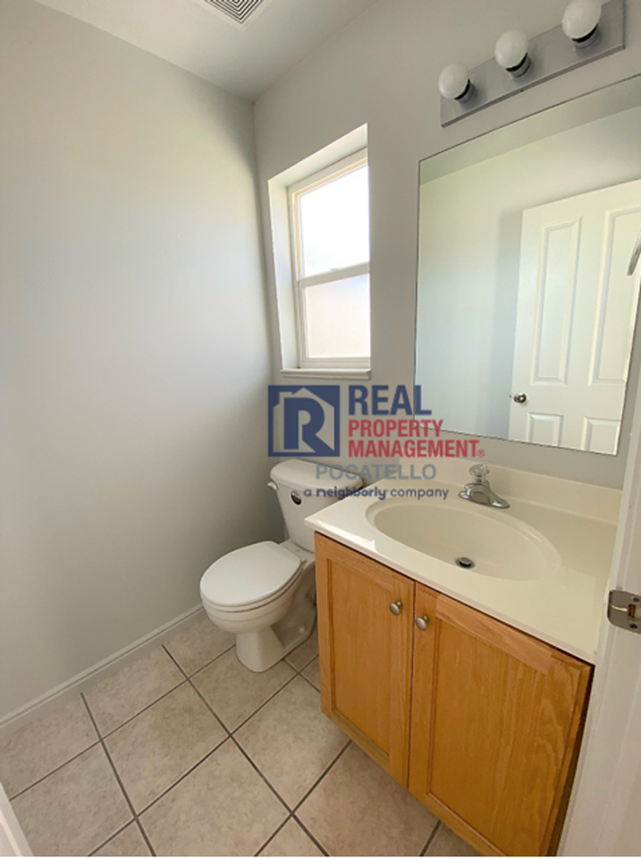414 Pheasant Ridge Dr Apt B - Photo 6 of 17