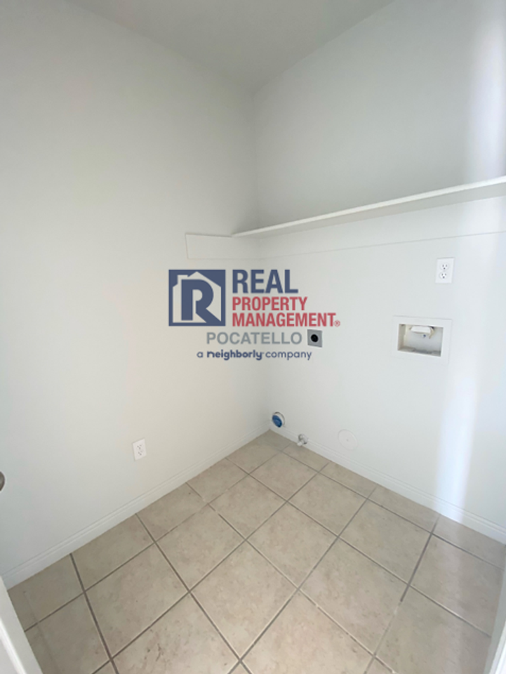 414 Pheasant Ridge Dr Apt B - Photo 7 of 17