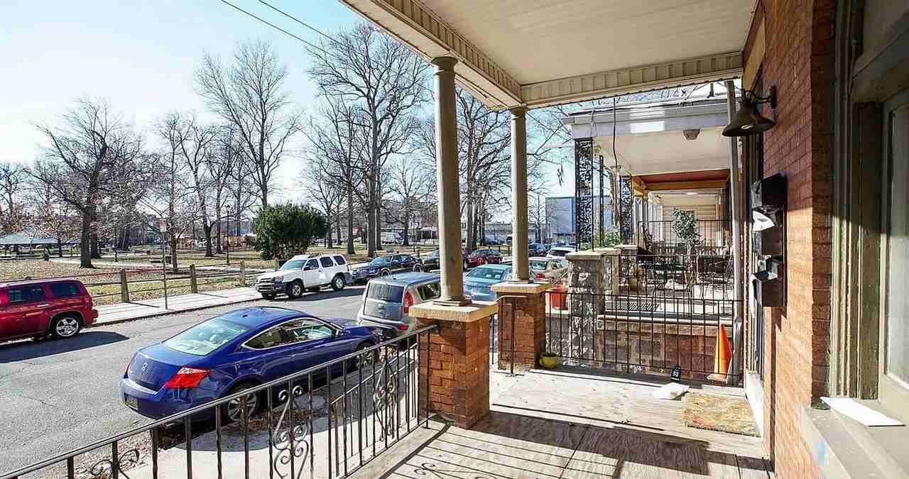 Pine St 5117 - Photo 2 of 11