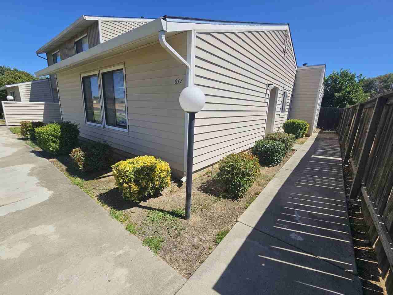 617 North St - Photo 2 of 27