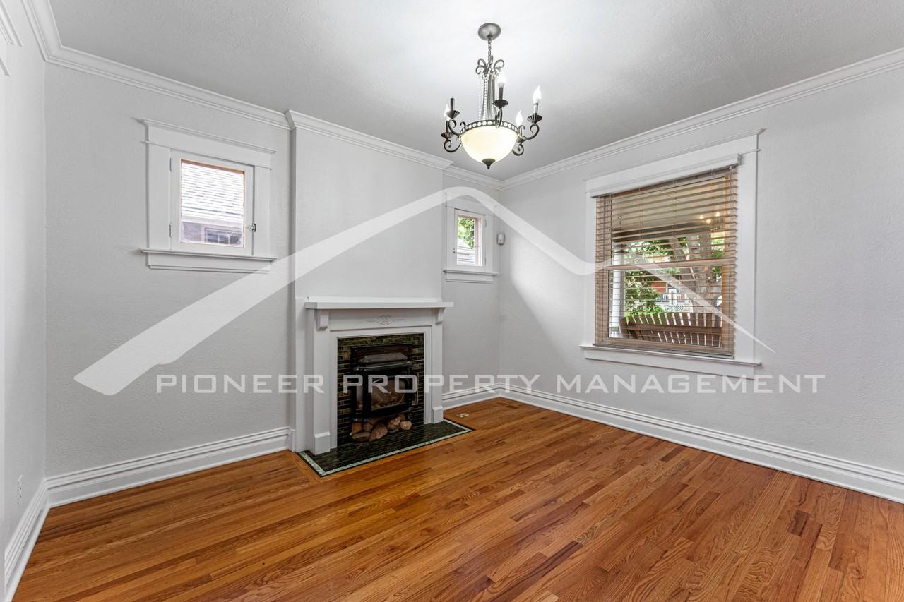 3256 Meade St - Photo 5 of 31