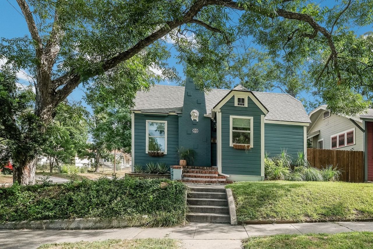 439 W Huisache Ave - Photo 2 of 30