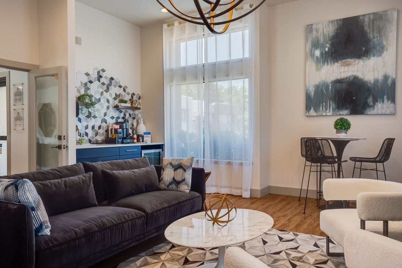 Quincy - Photo 2 of 11