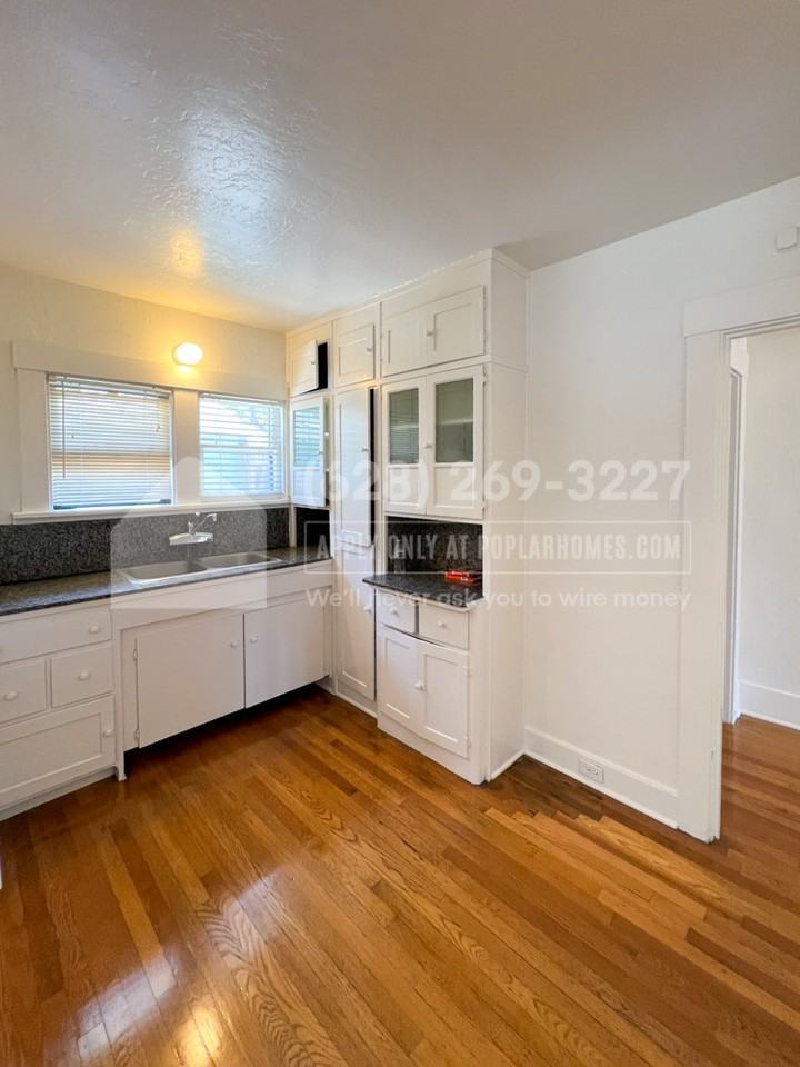 877 Villa Ave - Photo 2 of 36