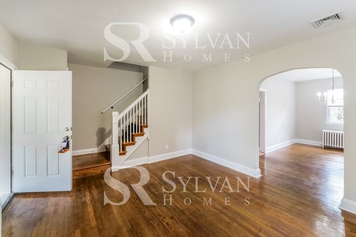2624 Liberty Pkwy - Photo 2 of 14