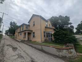 featured image of 814 S 4th St #5