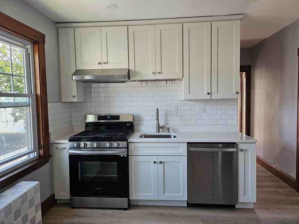 9 Grossman St #9 - Photo 2 of 11