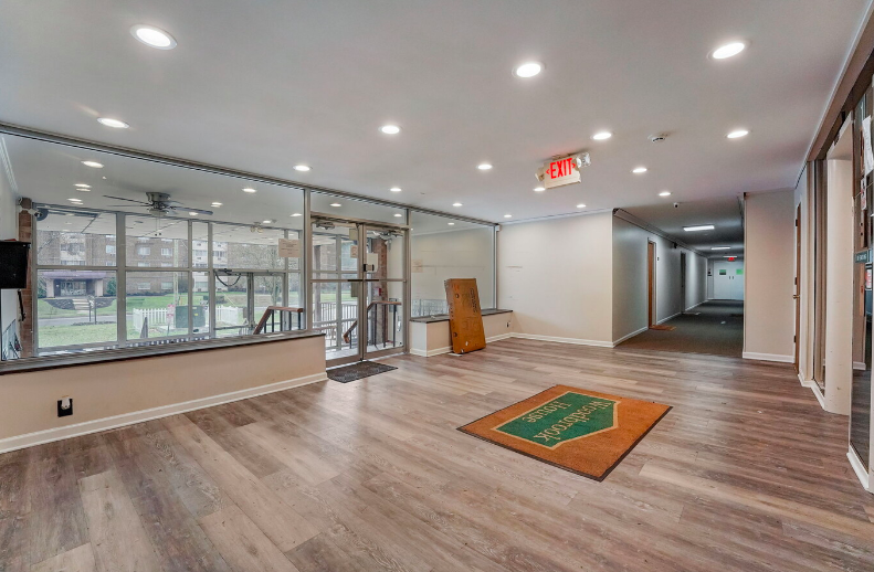 865 Lower Ferry Rd - Photo 2 of 15