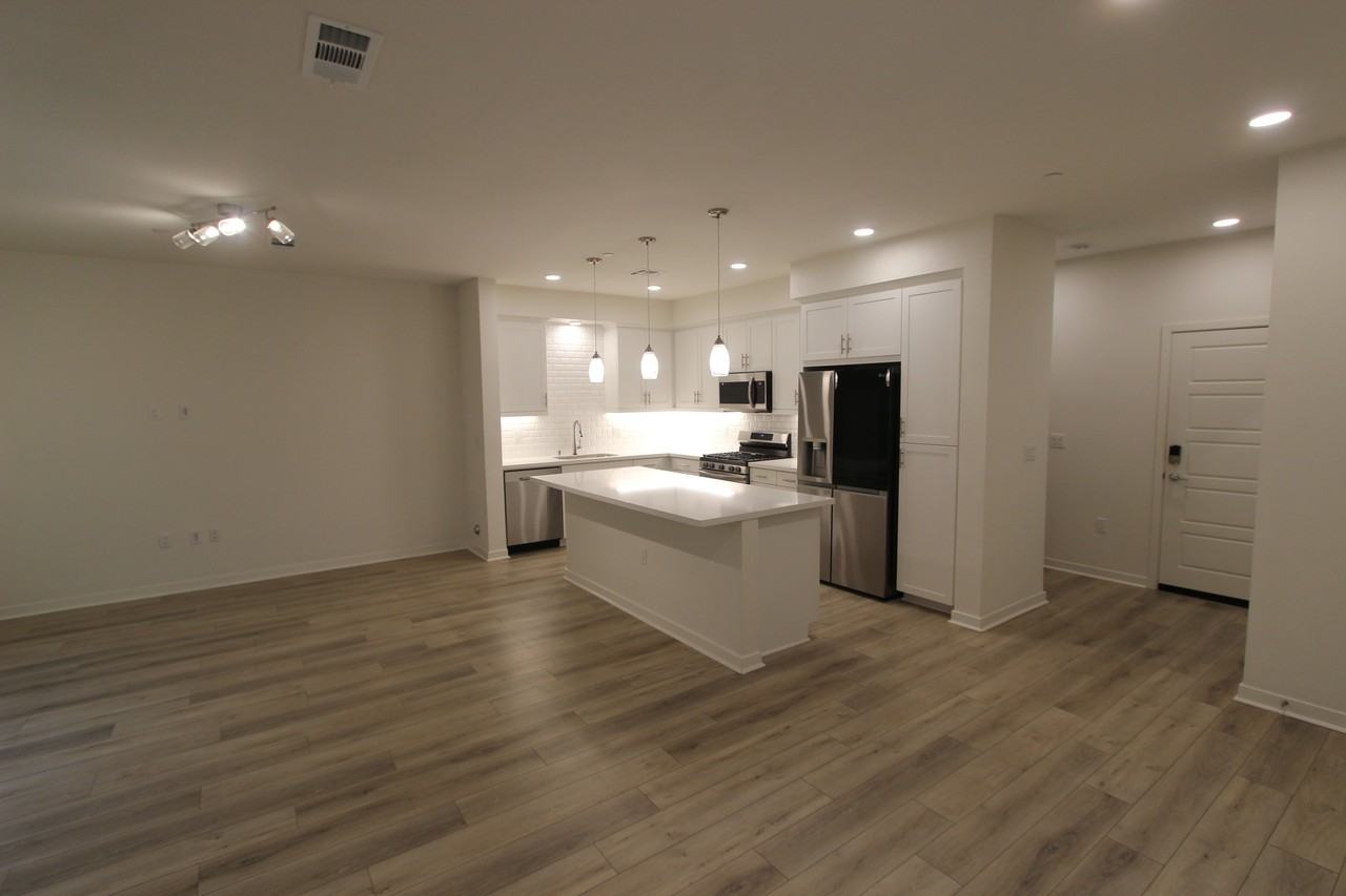 647 Winchester Dr - Photo 2 of 25