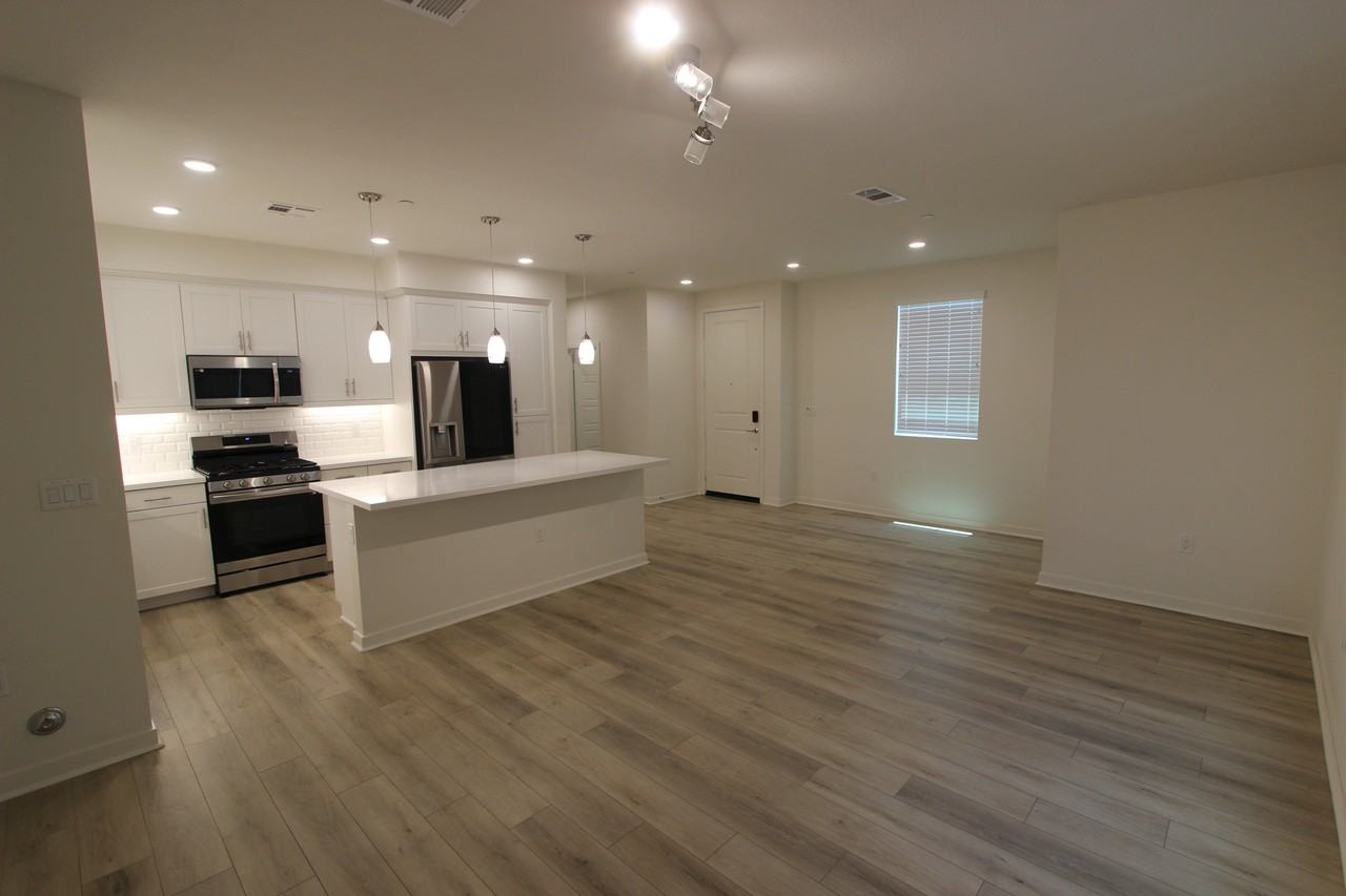 647 Winchester Dr - Photo 3 of 25