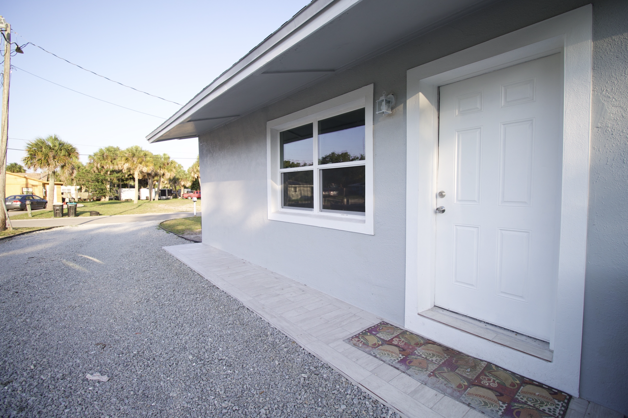 2222 Washington St Ne - Photo 2 of 12