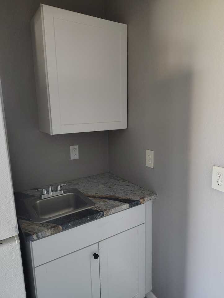 2222 Washington St Ne - Photo 6 of 12