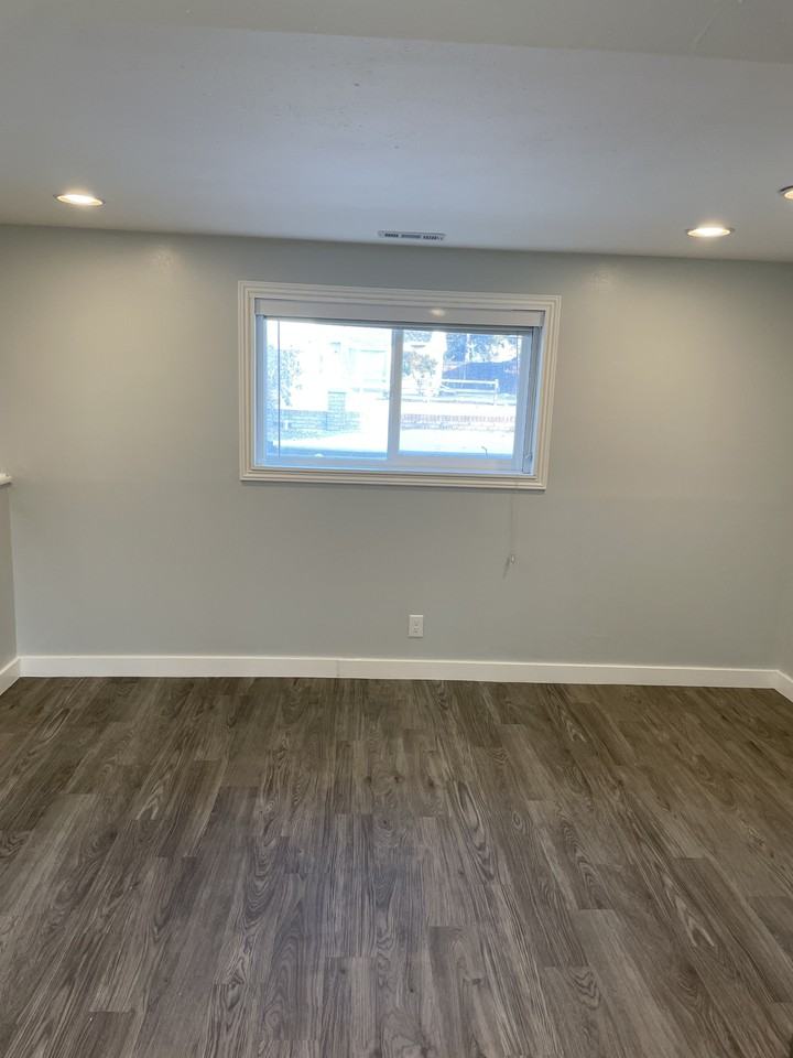 3325 Westbrook Dr #B - Photo 4 of 21